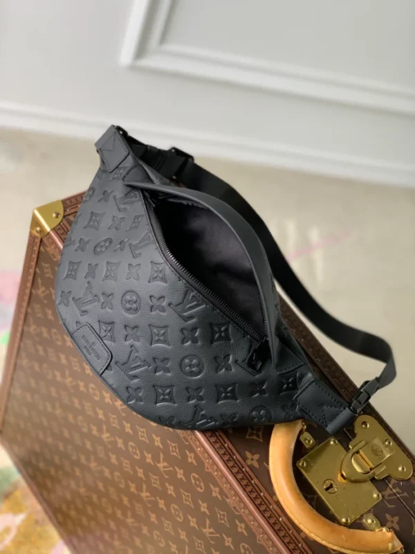 Louis Vuitton Discovery PM Bumbag - LCP017