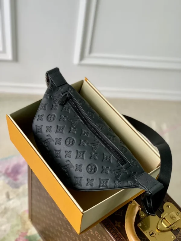 Louis Vuitton Discovery PM Bumbag - LCP017