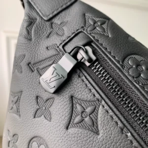 Louis Vuitton Discovery PM Bumbag - LCP017