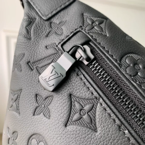 Louis Vuitton Discovery PM Bumbag - LCP017