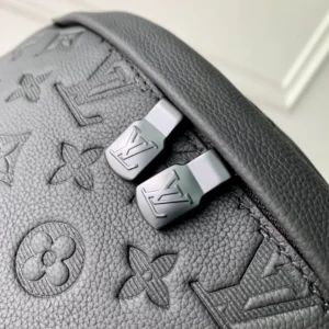Louis Vuitton Discovery PM Bumbag - LCP017