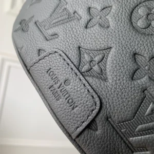 Louis Vuitton Discovery PM Bumbag - LCP017