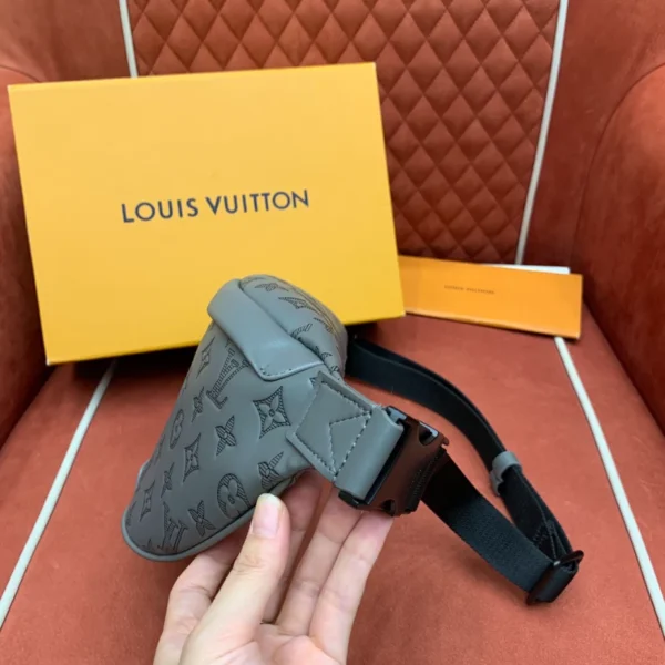 Louis Vuitton Discovery PM Bumbag - LCP018