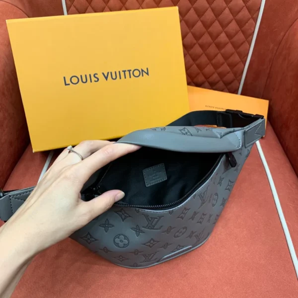 Louis Vuitton Discovery PM Bumbag - LCP018