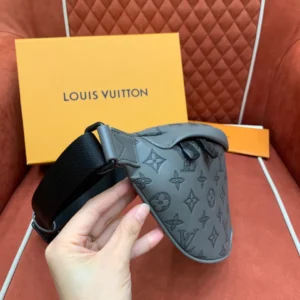 Louis Vuitton Discovery PM Bumbag - LCP018