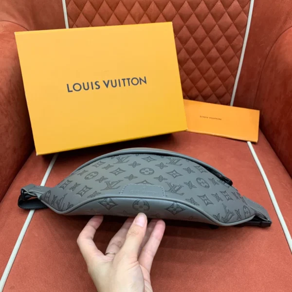 Louis Vuitton Discovery PM Bumbag - LCP018