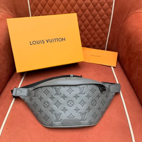 Louis Vuitton Discovery PM Bumbag - LCP018