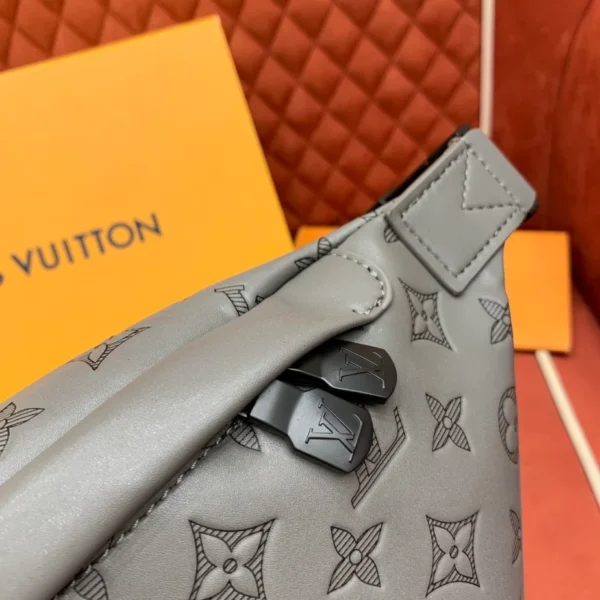 Louis Vuitton Discovery PM Bumbag - LCP018