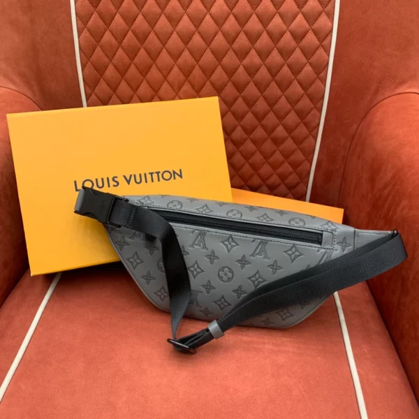 Louis Vuitton Discovery PM Bumbag - LCP018
