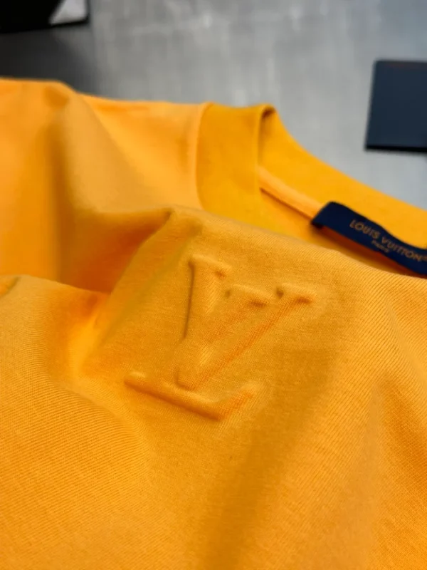 Louis Vuitton Embossed LV T-Shirt - LT116