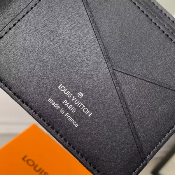 Louis Vuitton Multiple Wallet - LW39