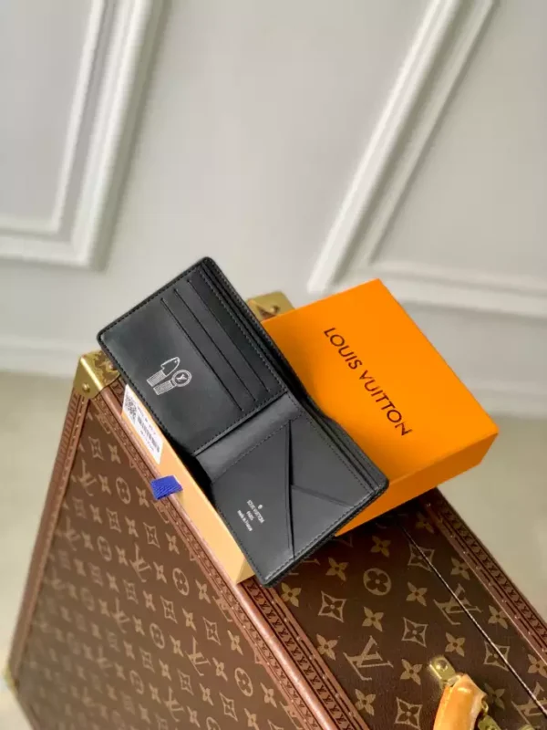 Louis Vuitton Multiple Wallet - LW39