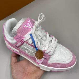 Louis Vuitton Trainer Sneaker - LS305