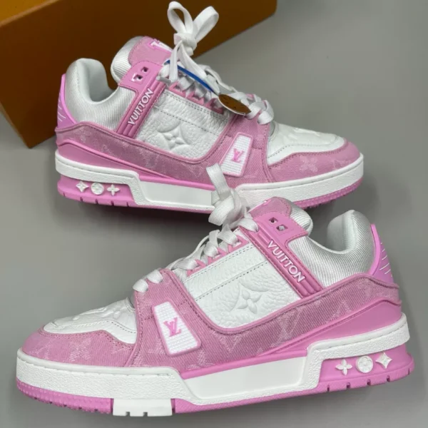 Louis Vuitton Trainer Sneaker - LS305