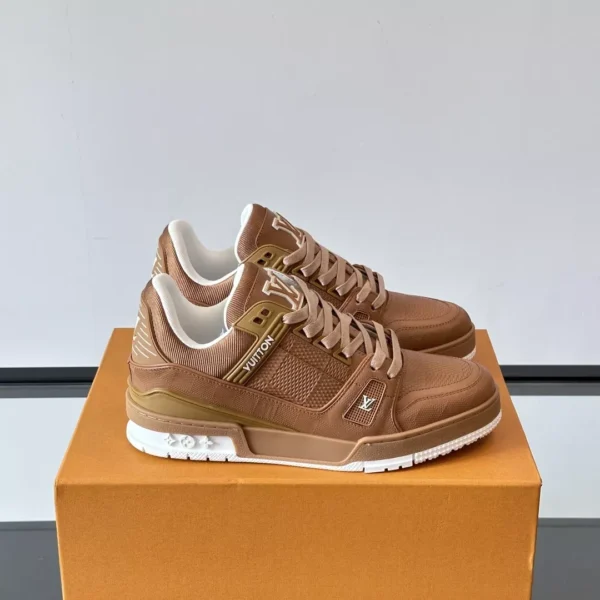 Louis Vuitton Trainer Sneaker - LS296