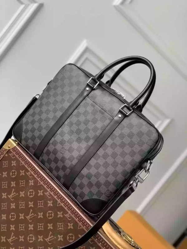 Louis Vuitton Porte-Documents Voyage PM - LTB05