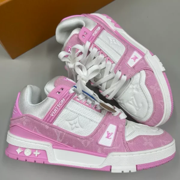 Louis Vuitton Trainer Sneaker - LS305