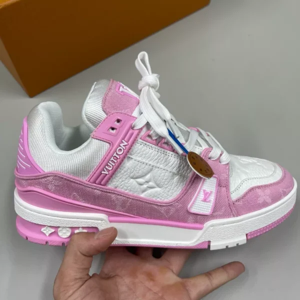 Louis Vuitton Trainer Sneaker - LS305