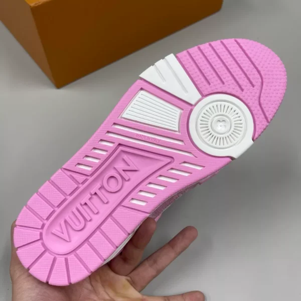 Louis Vuitton Trainer Sneaker - LS305