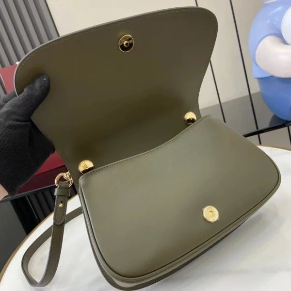 Gucci Blondie Medium Top Handle Bag - GH53
