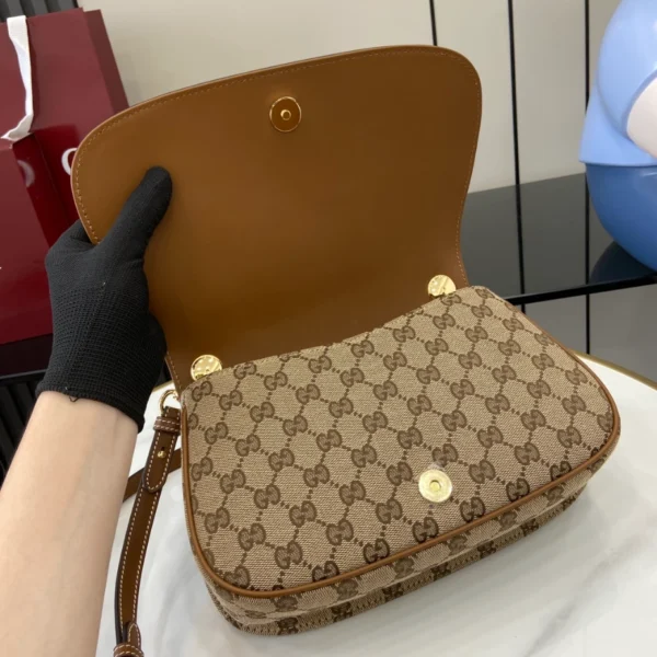 Gucci Blondie Medium Top Handle Bag - GH55