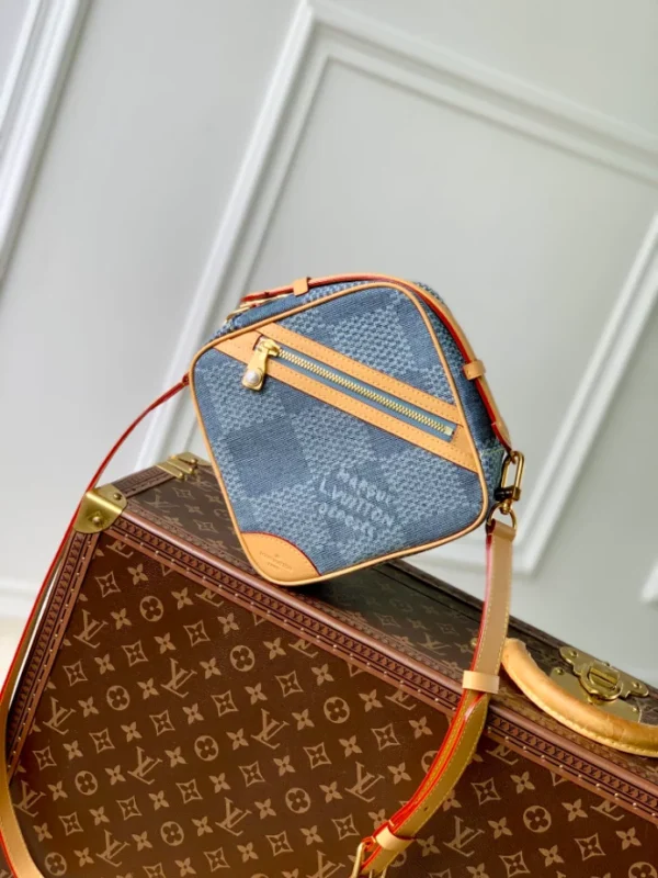 Louis Vuitton Chess Messenger - LMB02