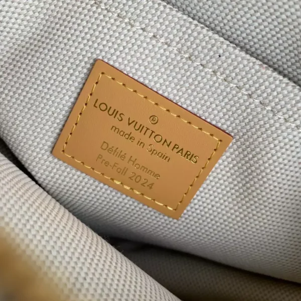Louis Vuitton Chess Messenger - LMB02