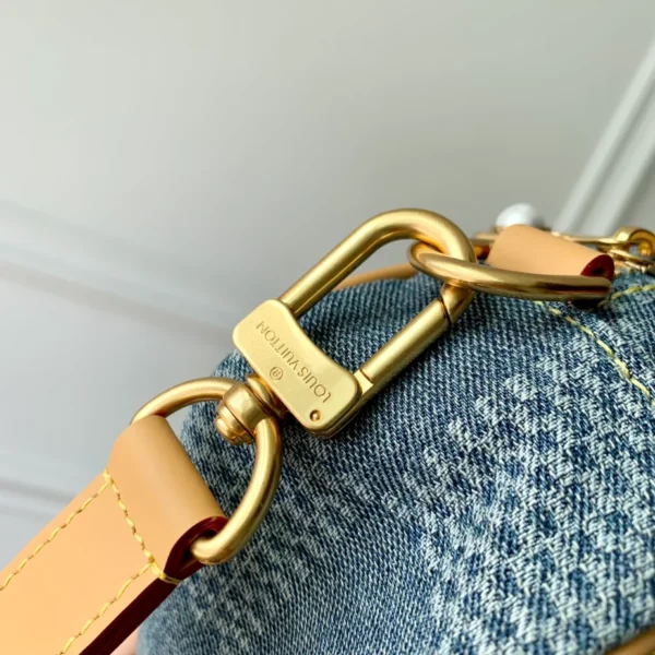 Louis Vuitton Chess Messenger - LMB02