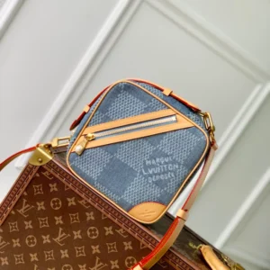 Louis Vuitton Chess Messenger - LMB02