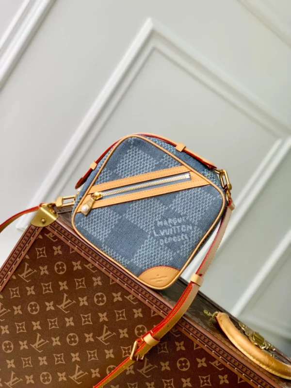 Louis Vuitton Chess Messenger - LMB02