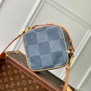 Louis Vuitton Chess Messenger - LMB02