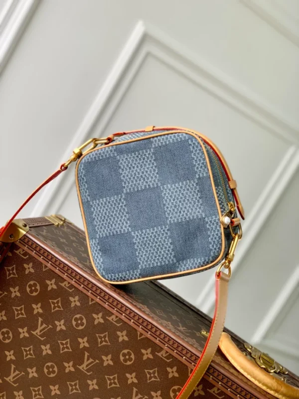 Louis Vuitton Chess Messenger - LMB02