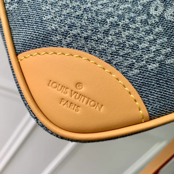 Louis Vuitton Chess Messenger - LMB02