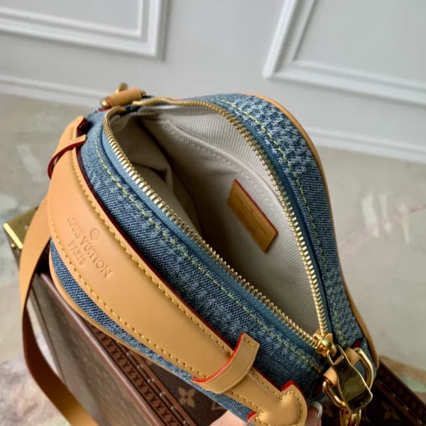 Louis Vuitton Chess Messenger - LMB02