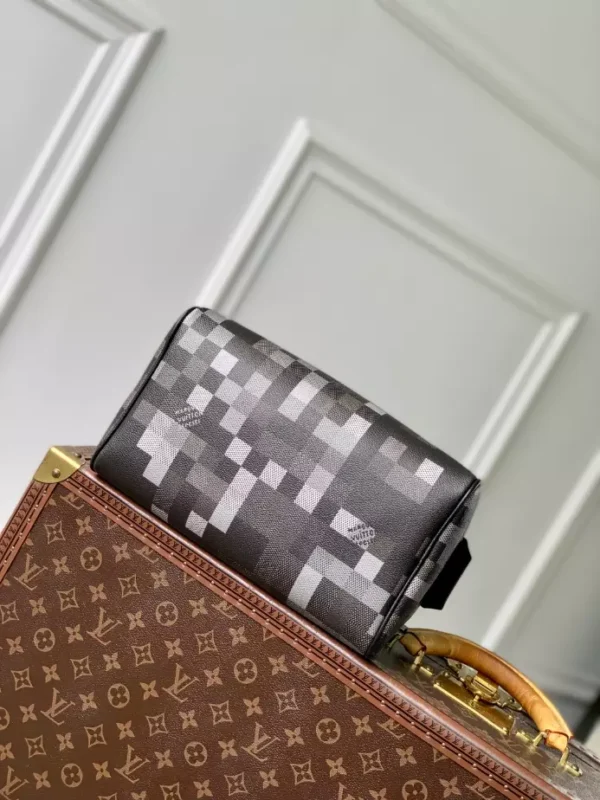 Louis Vuitton Dopp Kit - LCP029