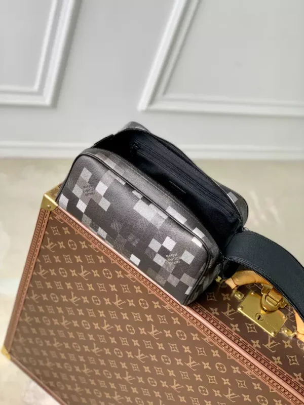 Louis Vuitton Dopp Kit - LCP029