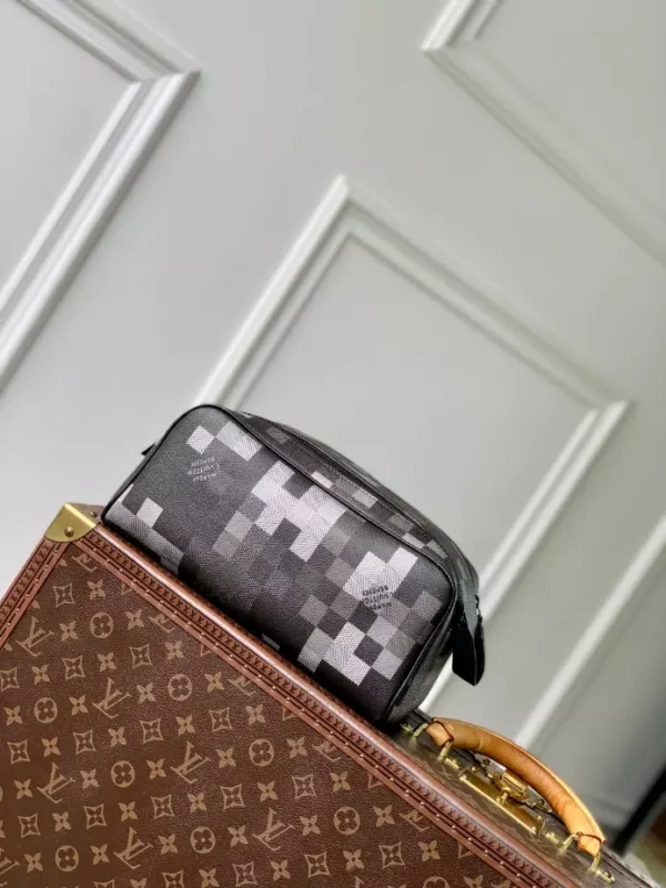 Louis Vuitton Dopp Kit - LCP029