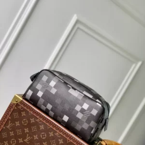 Louis Vuitton Dopp Kit - LCP029