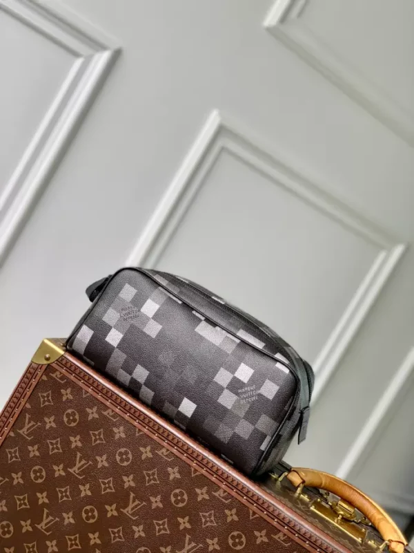 Louis Vuitton Dopp Kit - LCP029