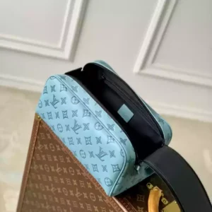 Louis Vuitton Dopp Kit - LCP033