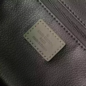 Louis Vuitton Dopp Kit - LCP037