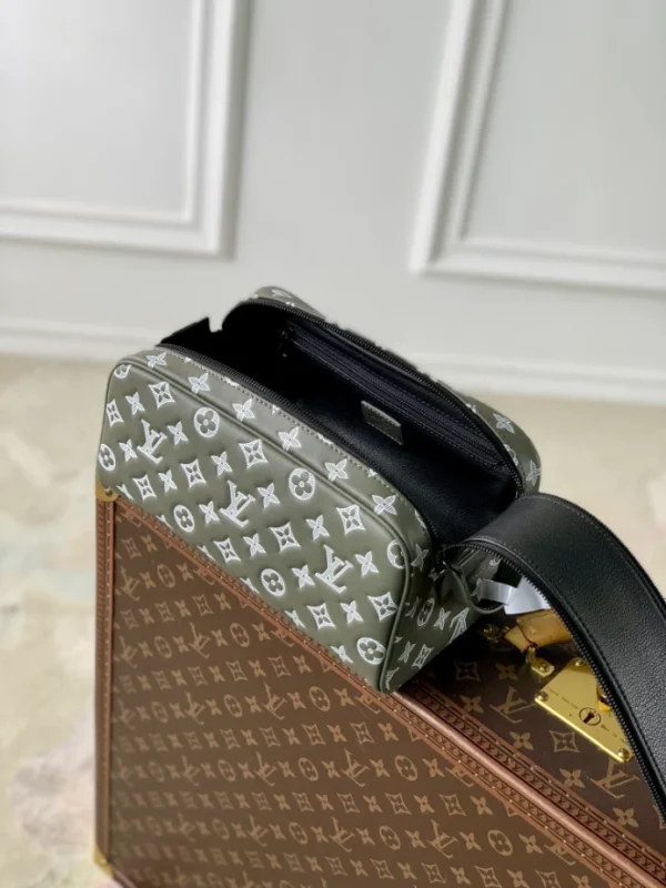 Louis Vuitton Dopp Kit - LCP037
