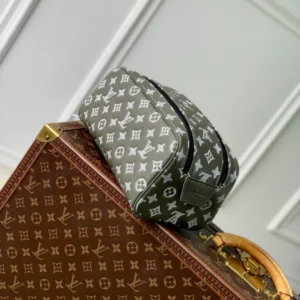 Louis Vuitton Dopp Kit - LCP037