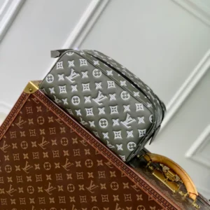 Louis Vuitton Dopp Kit - LCP037