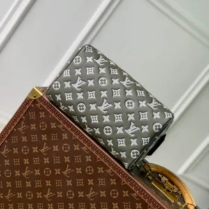 Louis Vuitton Dopp Kit - LCP037