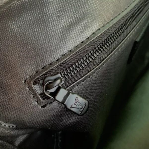 Louis Vuitton Dopp Kit - LCP038