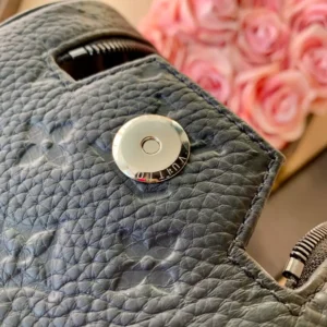Louis Vuitton Dopp Kit - LCP038