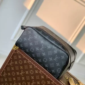 Louis Vuitton Dopp Kit - LCP039