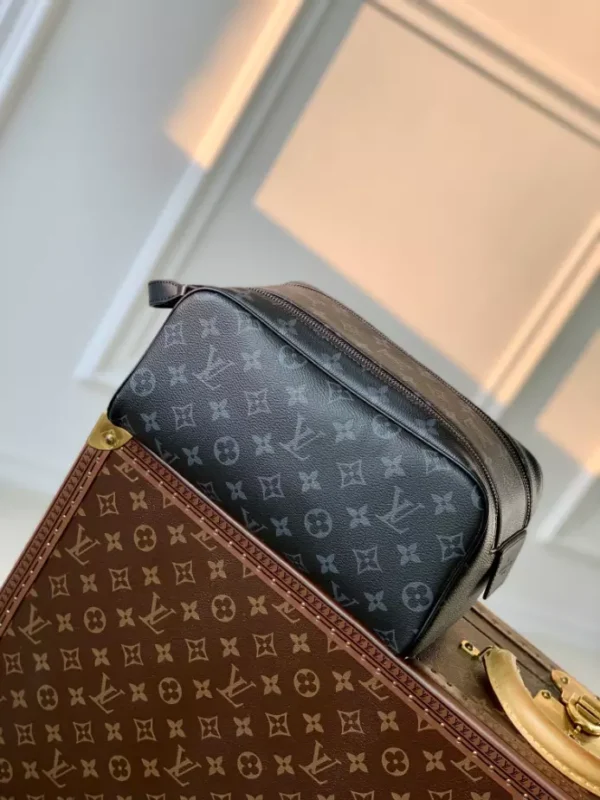 Louis Vuitton Dopp Kit - LCP039