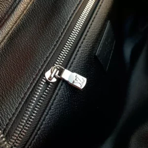 Louis Vuitton Dopp Kit - LCP039